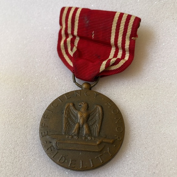 VTG WWII US Army medal lapel award For Good Condact red ribbon - Picture 7 of 7